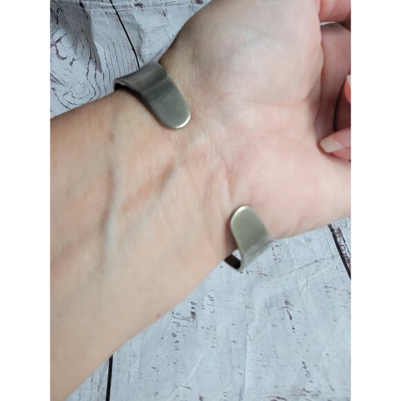 Vintage Faux Turquoise Silver Tone Cuff Bracelet - Picture 4 of 8